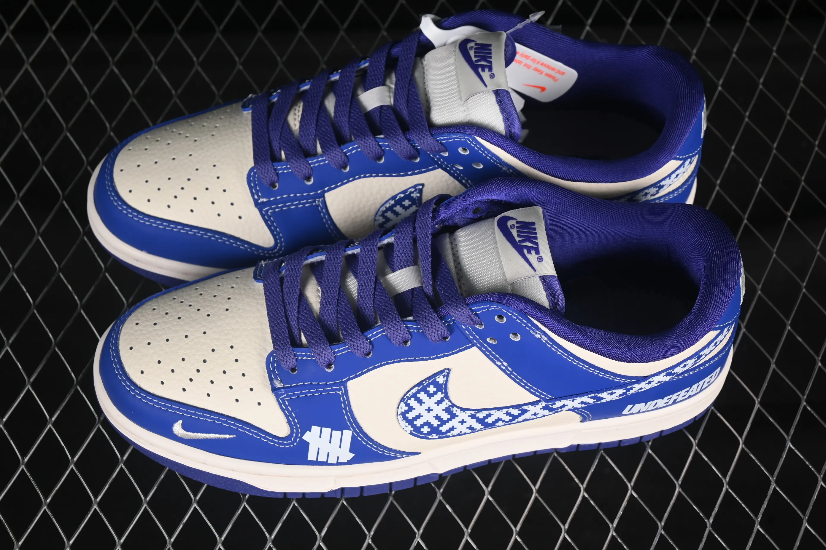 All categories Nk SB Dunk Series Nk SB Dunk Low High-end customized low-top sneakers Nike SB Dunk Low UN series Mosaic blue hook Anniversary high-end customized low-top casual sneakers KK1333-045